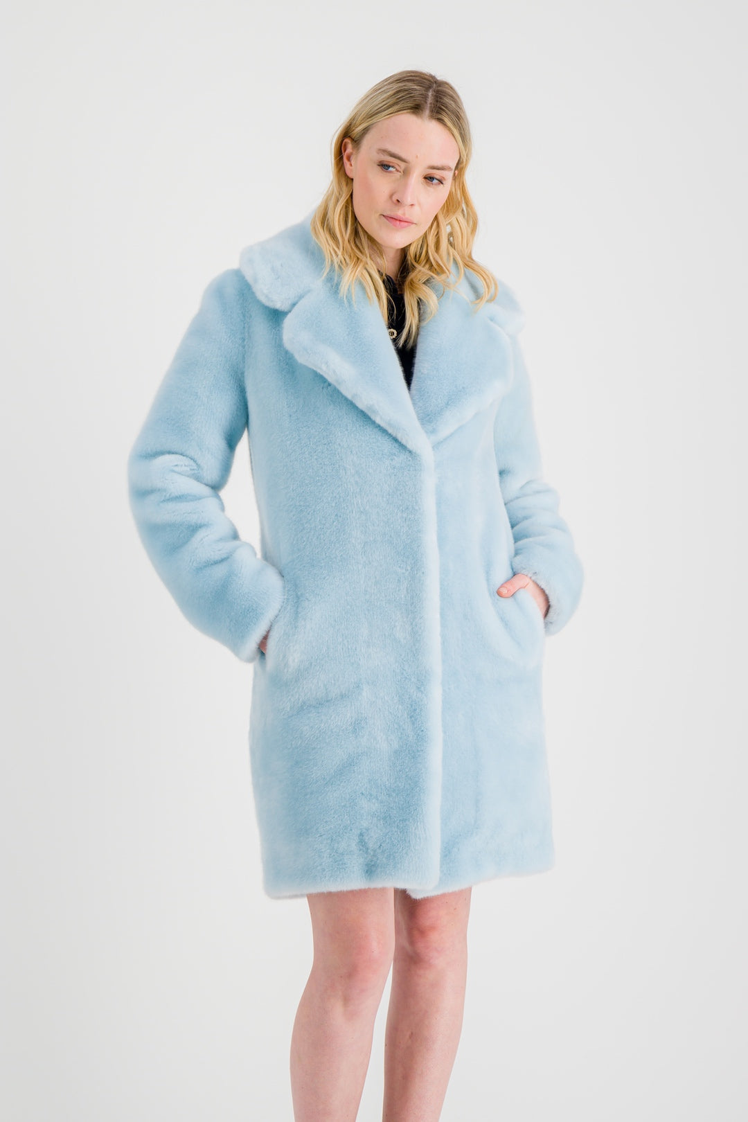 Sky Blue Faux Fur Coat LOUVE – LaSeine&Moi